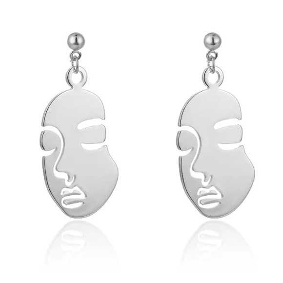 3/$30 🤍 Abstract Face Earrings - Picture 4 of 5